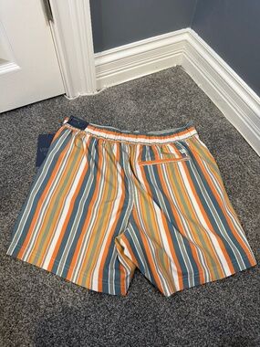 VRST Men’s 6” Resort Swim Shorts Multicolor Stripe Size Medium NWT 🔥